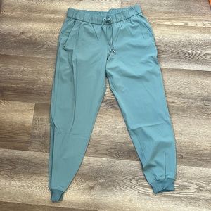 Lululemon joggers Size 8 only worn once sea foam color
